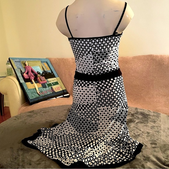 Zokai Flirty Comfortable Blank and White Pattern Dress - Picture 3 of 8